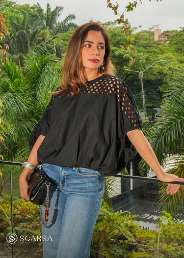 Blusa Canesú y Encaje de Malla