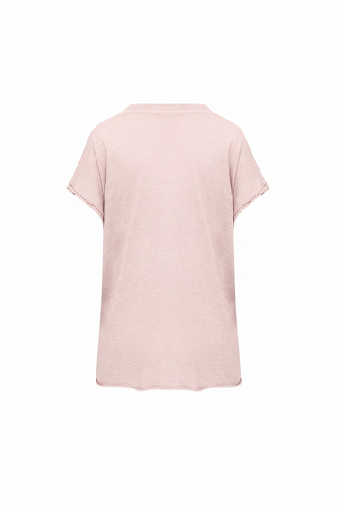 Blusa casual con detalles de perlas