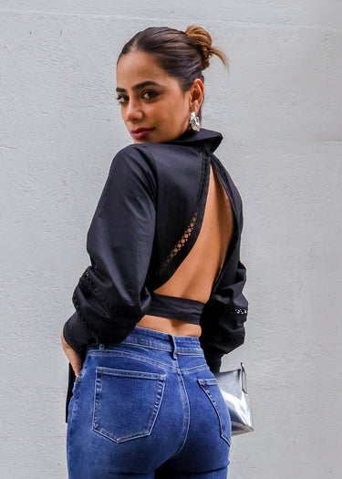 Blusa en V con espalda descubierta